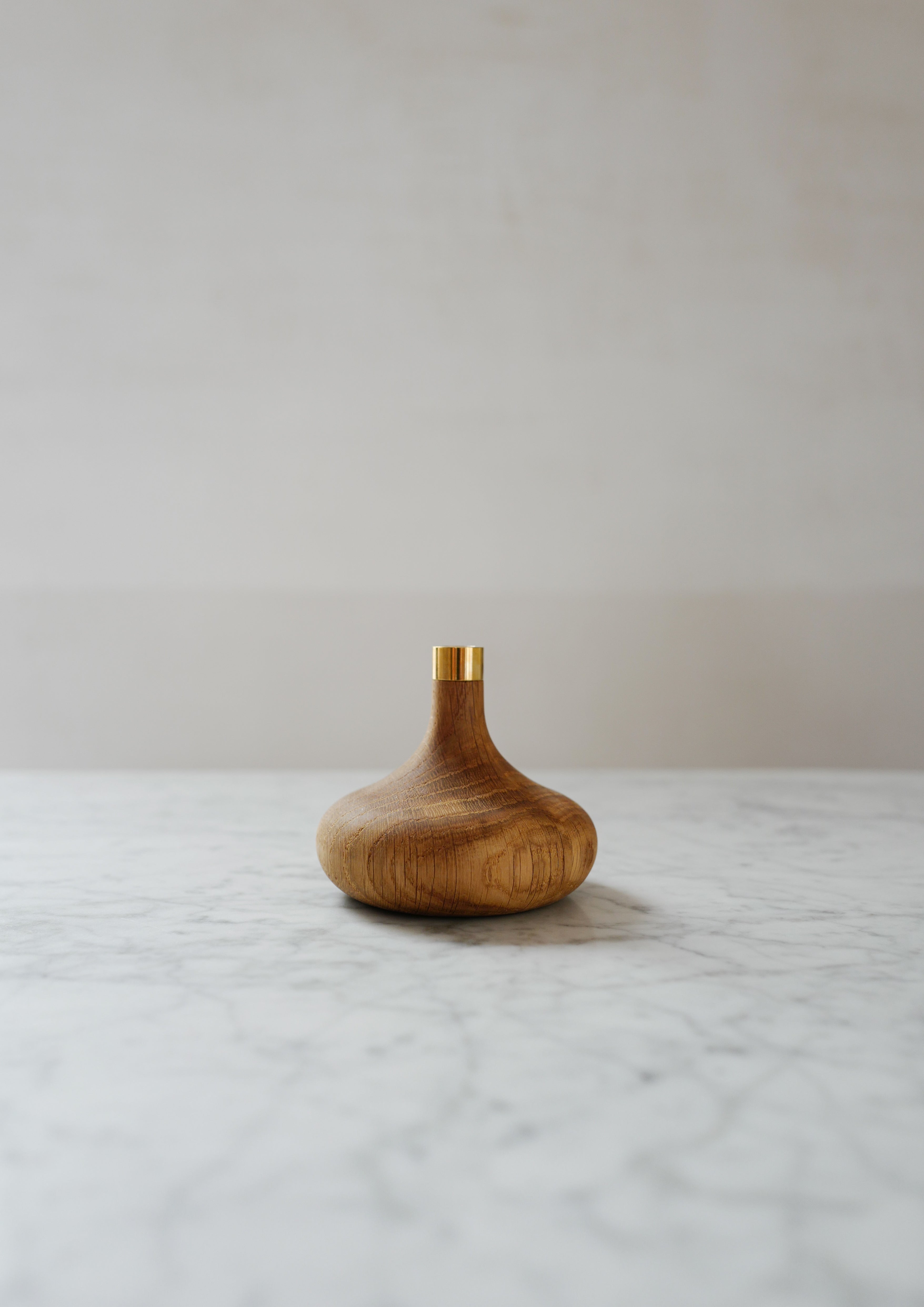 OAK CANDLE HOLDER