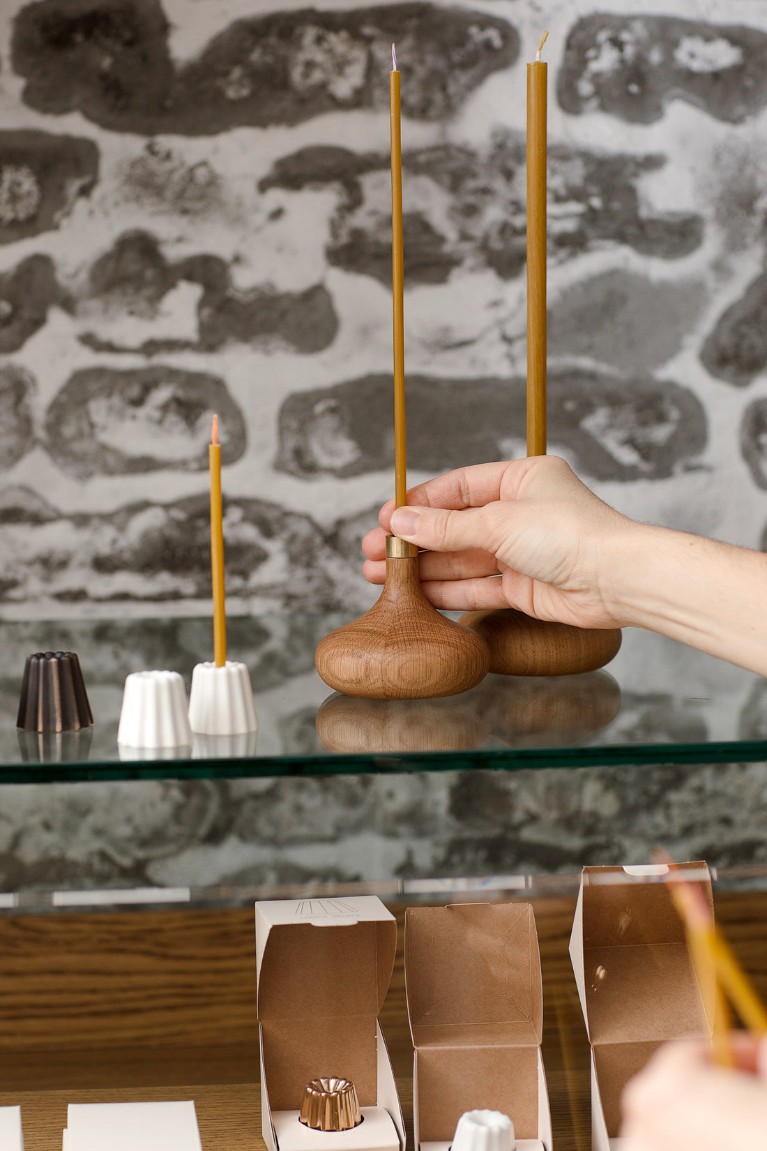 OAK CANDLE HOLDER