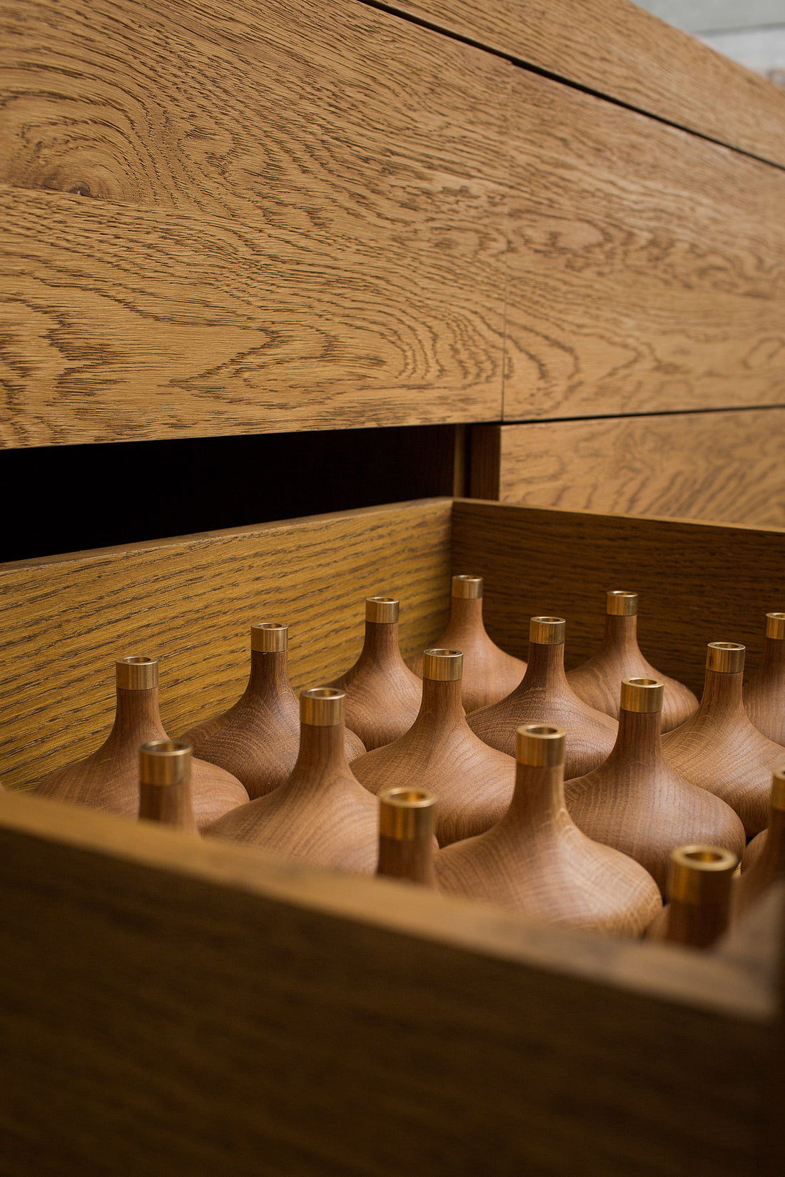 OAK CANDLE HOLDER